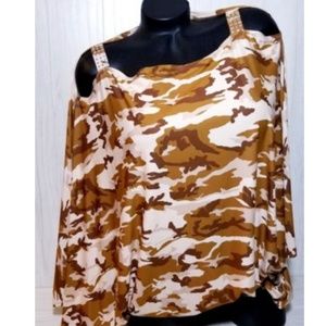 Ladies Camo Print Cover Me Batwing Top.